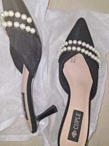 Imported Black heels with pearls new  ✨️