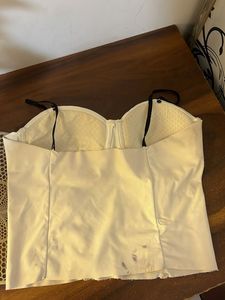 “White fitted crop top