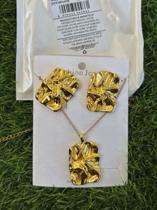 Chic Gold Textured Necklace &amp; Earring Set