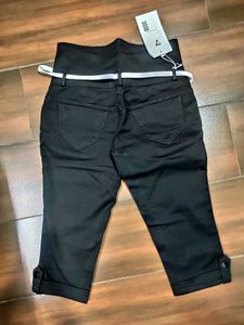 High-Waisted Black Cropped Pants with Belt