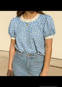 Blue Daisy puff sleeve knit top (new never worn)✨✨