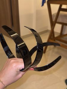 black headband - plastic (x3)