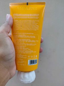 Dot &amp; Key Vitamin C+E Face Wash