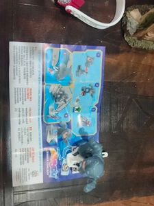 pack of 4 Collectible Toy Figures &amp; Accessories