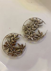 New Chic Hoop Earrings with Gemstone Flowers