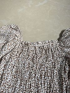 Chic Leopard Print Smocked Top