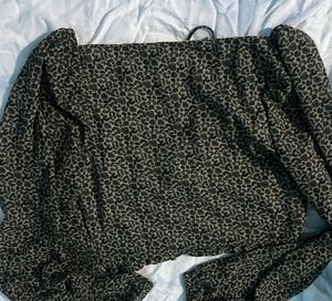 Chic Leopard Print Ruched Top