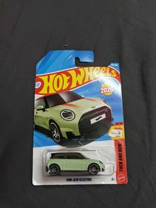 Hot Wheels 3 in 1 go(porsche, Plymouth, mini)