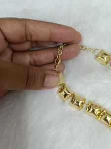 Elegant Gold Necklace with Emerald Pendant