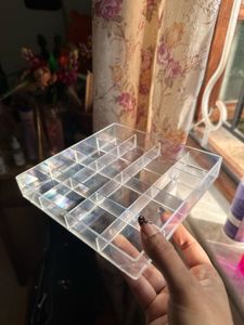 Storage unit for beauty products