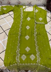Embellished Green Kurta Set with Dupatta🌼