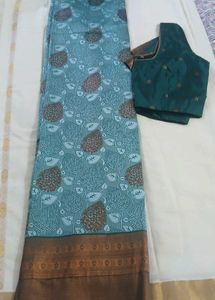 Elegant Blue Floral Print Saree