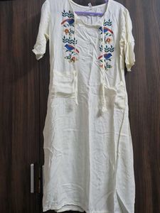 Charming Embroidered Kurta with Bird Motif