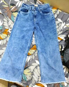 Classic Denim Jeans - Stylish and Comfortable Fit