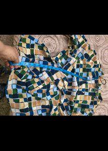 Branded Geometric Print Wrap Top in xl siz