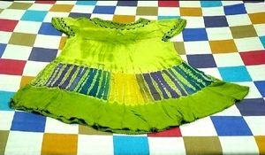 IT IS A GREEN COLOR WOMEN'S TOP.....