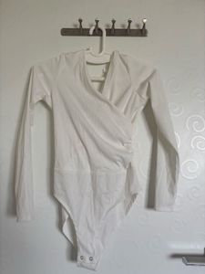 Chic White Long-Sleeve Bodysuit