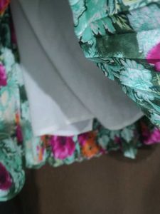 Floral Print Pleated Top.