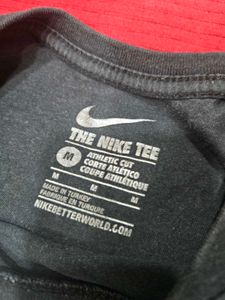 Nike Men's Black Graphic Tee