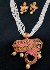 Beautiful Pearl Necklace Set