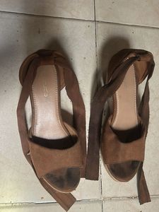 audio brown wedges