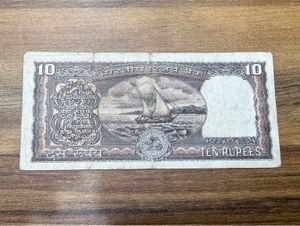 10rs Black Boat Issue, Semi- Fancy Number