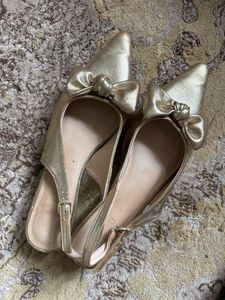 Elegant Gold Bow Ballet Flats