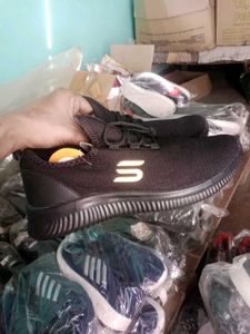 NEW NO USED SPORTS SHOES FOR MEN.