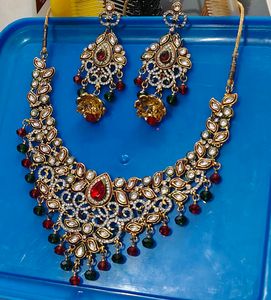 Stunning Kundan Necklace & Earring Set