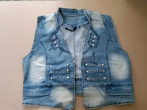 Sleevless Denim Jacket