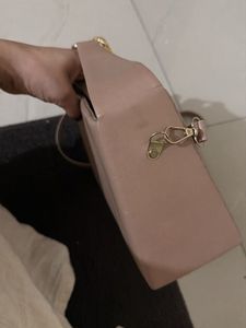 📍Two Chic Quilted Crossbody Bag