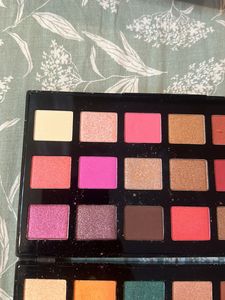 Swiss Beauty Winky 36 Color Eyeshadow Palette