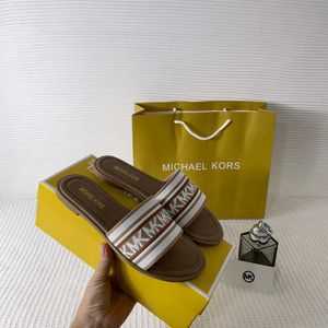 Micheal kors Flats