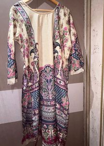 Beautiful Floral Print Kurta Set 🩷