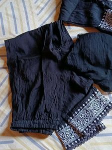 Elegant Black Embroidered Kurta