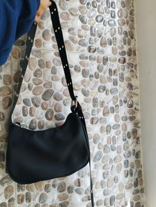 🖤🖤Tendy Crossbody Slingbag