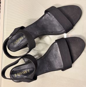 Nayaa Black Elastic Strap Sandals