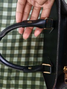 Chic structure Black Handbag