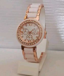 I am selling a women watche . there are two watch