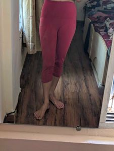 Comfortable Cropped Red Leggings