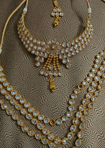 Haar Set With Earrings And Maang Tika