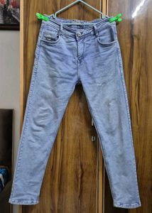 Light Wash Denim Slee Jeans