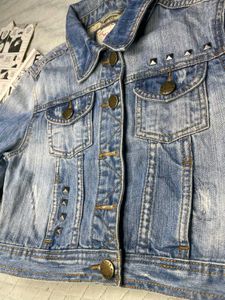 A Premium Cropped denim jacket