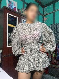 Chic Printed Mini Dress with Puff Sleeves