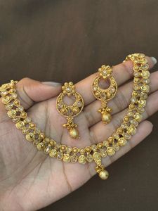 Exquisite Gold-Toned Necklace &amp; Earring Set