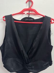 Chic Black Twist Front Sleeveless Top