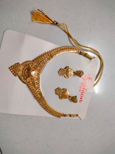 Elegant Gold-Tone Necklace &amp; Earring Set