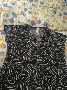 Stylish Black & White Swirl Print Top