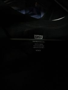 Levi's Women's Black T-Shirt with Pink Logo