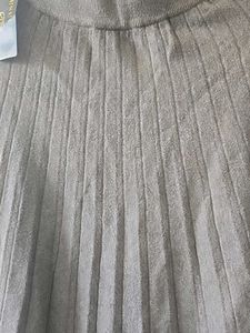 Gray Pleated Knit Skirt